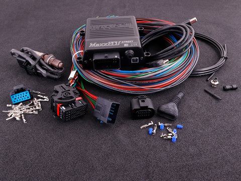 A24-1559-MaxxECU STREET PREMIUM (وحدة التحكم الإلكترونية، والأسلاك، والملحقات، ووحدة LSU 4.2)